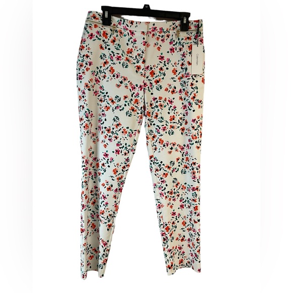 Calvin Klein Pants - Calvin Klein women’s size 8 floral ankle pant button and zip closure.